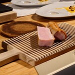 クッチーナ - 切る前の　子豚のロースト