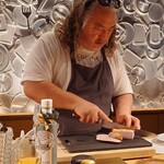 クッチーナ - 子豚のローストを切られている所