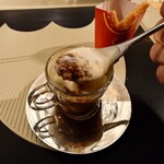 クッチーナ - 飛騨牛のボロネーゼは飛騨牛の旨味感と甘味
      深み感がシッカリとあり
      
      中間にはトロトロなチーズの旨味と
      マッシュポテトの様な味わいのソース
      
      そして上のクリーム感ある泡❔と合わさり美味しい♪
