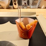 クッチーナ - そして一緒に添える物は皆さんご存知
      マックフライドポテトではございません（笑）
      ニョッキを縦型に作ってそれを揚げてみました
      このフライドニョッキをカプチーノと共に
      お召し上がり下さい　との説明