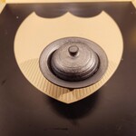 クッチーナ - ◯カラスミの入ったゴルゴンゾーラのロワイヤル
      ロワイヤル　=　西洋の茶碗蒸しだと思ってください
      
      ゴルゴンゾーラチーズの茶碗蒸しにカラスミが入っているイメージの料理です　との説明