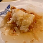 クッチーナ - コンソメの餡が濃厚で旨味感が凄く
      
      超薄切りのベーコンは
      ベルケルのスライサーで切られてるのだろう
      
      燻製されていてスモーキーで
      面白い味わいで、美味しいよなあ❗️