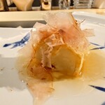 クッチーナ - 見た目、何だか和食の料理に見えてしまうなあ（笑）
      
      けれど、食べてみたら
      これだけ大きな百合根なのに
      均一に熱々ホクホク食感で百合根の甘味が出ていて