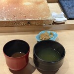 寿司 あつや - 赤だしとお茶