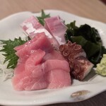 魚忠 - お刺身盛合せ（ワラサ、マグロ中トロ、タコ）