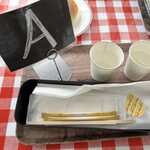 ブーランジェ・シャンソニエ - お会計のあと、テーブルで待ちます