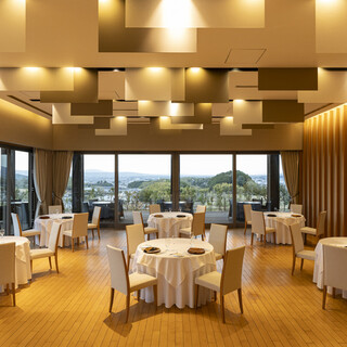 自然溢れる開放的な空間は、デートや記念日にも最適