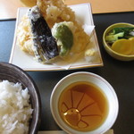 太田屋 - 鯰の天婦羅・・肉厚で大きいので、ライス共だと食べきれない