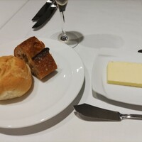 ピヴォワーヌ - パン、熱々で美味しい〜
