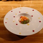 クッチーナ - ◯ビアンコマンジャーレ
      ナッツ類のババロアですね
      上にリンゴのコンポートの載せました
      
      今回は真空調理でシャキシャキ感を残してあります
      
      後はブラッドオレンジで作られたグラニータ
      シャーベットです