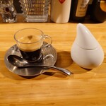 クッチーナ - ◯エスプレッソ（アップチャージ）
      本番イタリアでは
      濃いエスプレッソに砂糖をタップリと入れる
      という話を聞いたことがあるから
      砂糖と一緒に出して頂いた