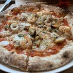 トラットリア ノラ･クチーナ - シーフードピザ