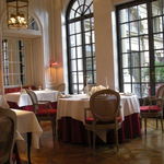 Restaurant Français - 上品でおしゃれな店内