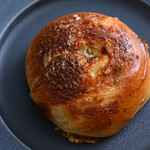 ブリコラージュ ブレッド アンド カンパニー ベーカリー - ベーグル チーズ＠税込380円 │ 日曜13:21頃訪問