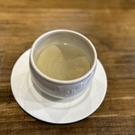 中華ダイニング 一途一心 - スープうめええええ！ジワーッと美味しい。
      見た目は簡素だけど味とても良いわよ！
      金髪黒ギャルも良いけど、色白黒髪ストレートも捨て難いだろ？そんな感じだ！