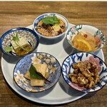 中華ダイニング 一途一心 - ピータン豆腐うめえええええ！超好き！（左上のやつ）