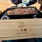 軽井沢 うなぎ四代目菊川 - 蓋の裏には一本鰻の文字が