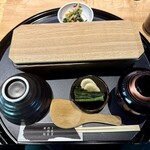 軽井沢 うなぎ四代目菊川 - 一本鰻　蓋を開ける前