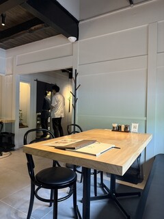 가루이자와 우나기 욘다이메 키쿠카와 - 내부 인테리어 테이블