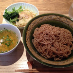 広尾はしづめ - 14.8月  むし鷄のねぎ油がけのつけ麺（ゴボウ麺）