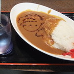 豆太郎 - 特製スパイス？ソースをかけて大盛りカレーライス。