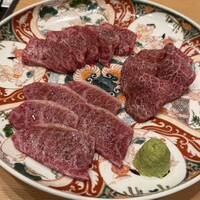 神戸焼肉 金虎 - 神戸牛イチボ 勢戸章示さん 37ヶ月
                    神戸牛カイノミ 勢戸章示さん 37ヶ月
                    神戸牛トンビ 勢戸章示さん 40ヶ月