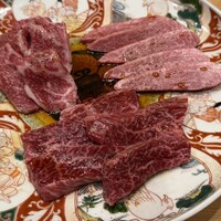 神戸焼肉 金虎 - 純血但馬血統 万葉牛 谷口さん サガリ
                    純血但馬血統 近江牛 森三商会さん リブマキ
                    純血但馬血統 近江牛 森三商会さん リブカブリ