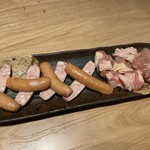 肉匠迎賓館 - 鶏肉とソーセージ