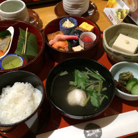 鉢の木 新館 - 入れ子膳　¥3300
