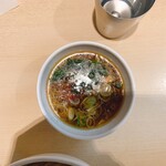 麺処 秋もと - つけ汁（反射してごめん）