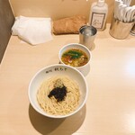 麺処 秋もと - 提供時の全景