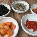 済州家 - おかずも本格的キムチ