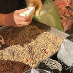 승기씨앗호떡 - 焼き上がりご、最後の仕上げ