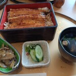 和食 鰻 清白 - 蓋を取った上うな重