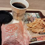 ZETTERIA - 料理写真:えびバーガー+コーヒー+ポテト