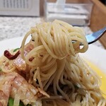 ロビン - オイルが麺に絡むんじゃ！