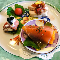 オーベルジュはまだ - 迎えから見送りまで至れり尽くせりのおもてなしが心にしみました。完熟マンゴーの生ハム巻きなどこの季節ならではの貴重な食材を惜しみなくふるまってくださいました。