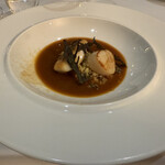 アンジェロコート東京 - シチリア伝統料理ズッパディペッシェ　ソースをかけて