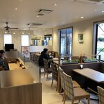 요시노야 50호선 시모다테점 - 早朝。店内はまだがらんとしていますね。