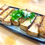 天神橋 - この「厚揚げ焼き」がまた美味い
鉄板から出たいろんなエキスを吸い込んでます