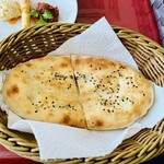 イスタンブール・サライ - あつあつほかほかのパンが嬉しい