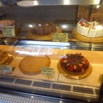 マカロニ市場 松戸店 - イートインもテイクアウトも可能なケーキのショーケース1