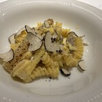 ヤマガタ サンダンデロ - フリッジ、ホワイトアスパラガス、トリュフ、卵、鴨肉、