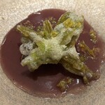 ヤマガタ サンダンデロ - ふきのとうのフリット＆桜マスのソテー、赤ワインソースで
      