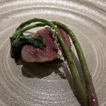 ヤマガタ サンダンデロ - 羊のローストと、山菜の女王アイコ