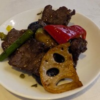 新橋亭 - 牛肉のオイスターソース炒め