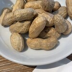 大衆食堂あまつ - お通し(茹で落花生)