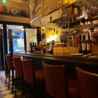 本番シチリア、シラクーサをモデルにしたアンティークな店内