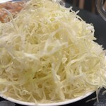 くいやがれ - ホルモンとセットの千切りキャベツ