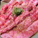 浪花焼肉 肉タレ屋 - 写真の色の補正なしでこの色　
